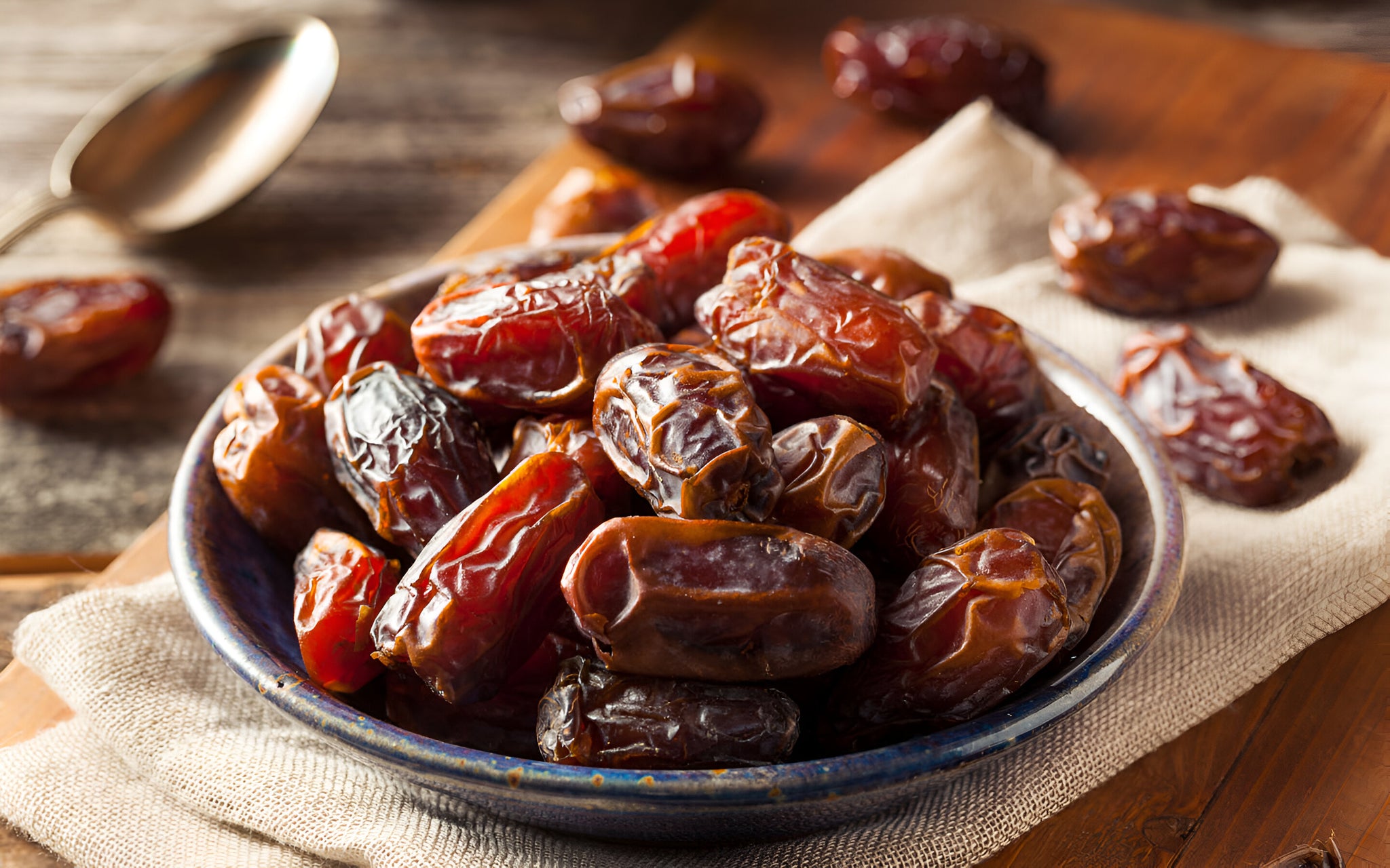 What is the Speciality of amber dates?